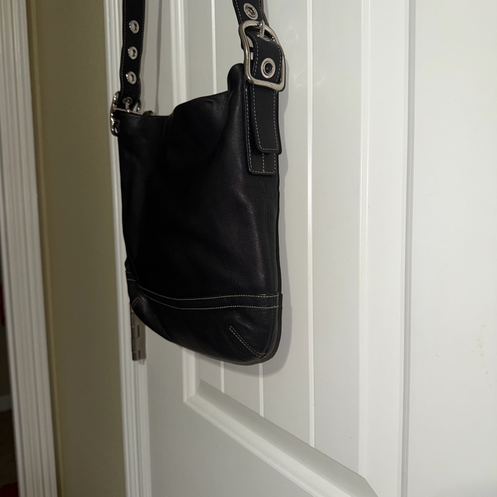 Vintage Coach Legacy 1415 Slim Duffle shoulder Bag in black with white stitching - Picture 2 of 16